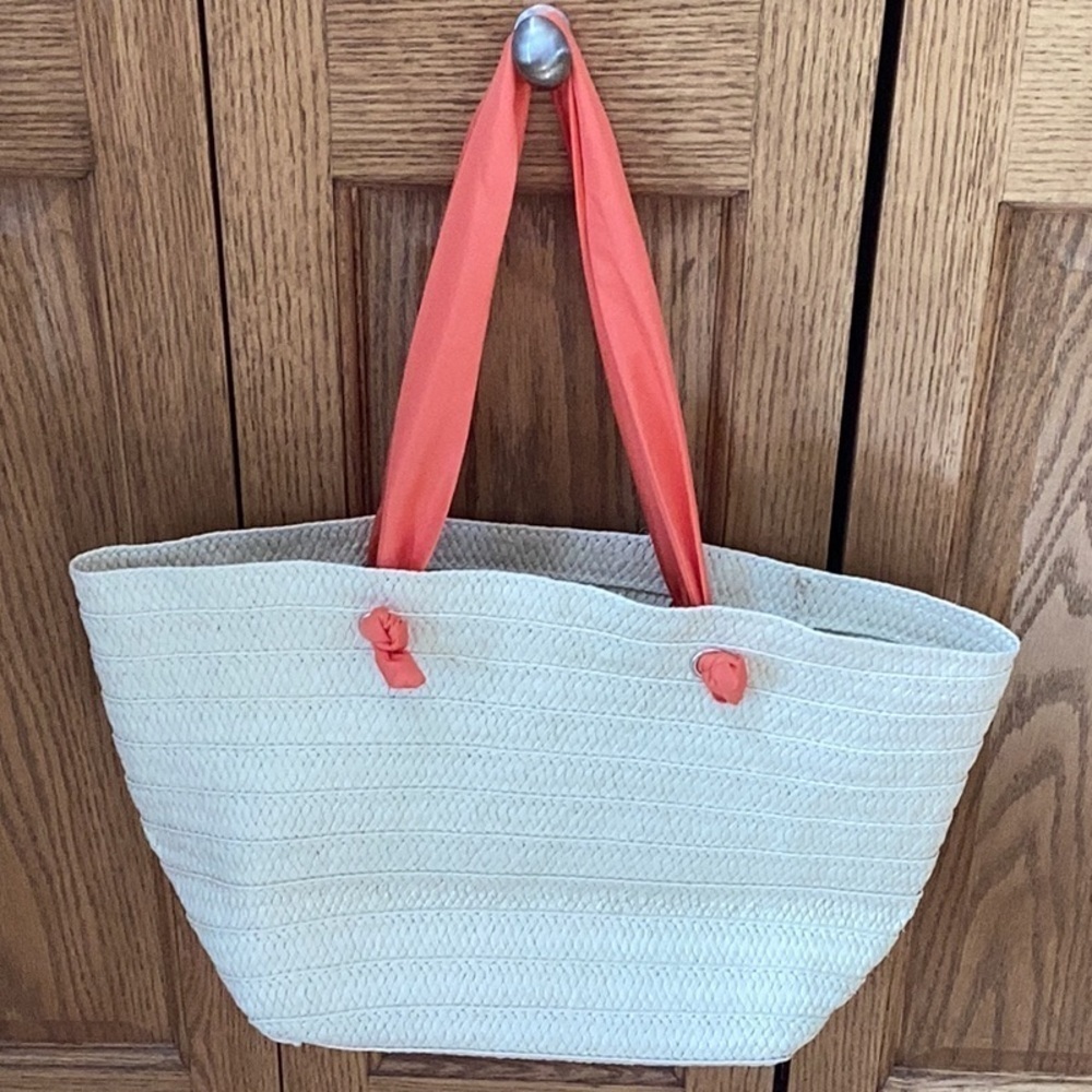 Cream colored straw tote, beach bag with coral fabric straps - Picture 3 of 16